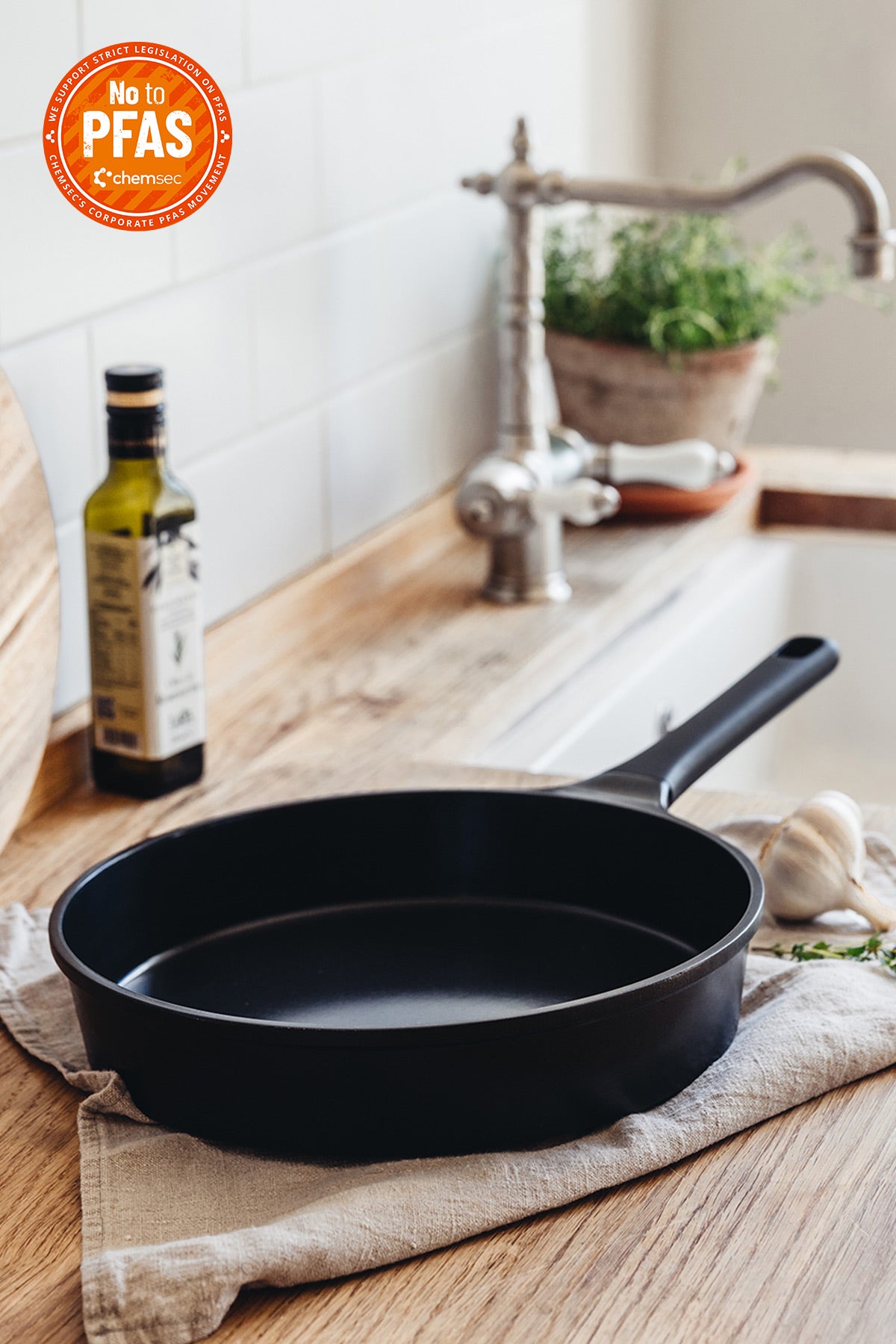 PAISTINPANNU 28 cm GROOVE 28cm. 100% PFAS-free and non-toxic frying pan. 25% larger cooking surface for more frying space.