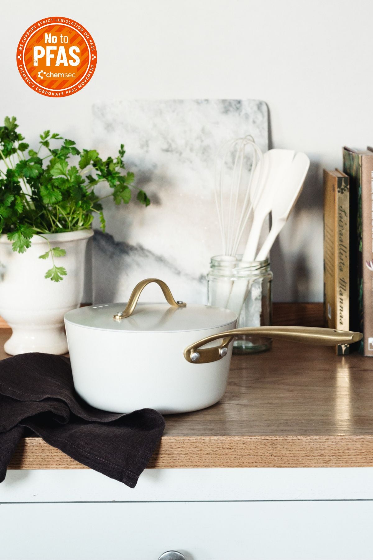 KASARI KANNELLA 2L 18 cm Royal Pearl. 100% PFAS-free and non-toxic sauce pan.