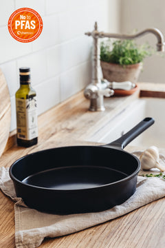 PAISTINPANNU 28 cm GROOVE 28cm. 100% PFAS-free and non-toxic frying pan. 25% larger cooking surface for more frying space.