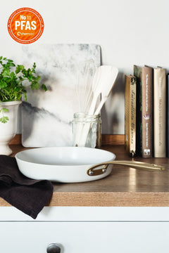 PAISTINPANNU 24 cm Royal Pearl 24cm. 100% non-toxic and PFAS-free coated frying pan. Structure made of recycled aluminium.