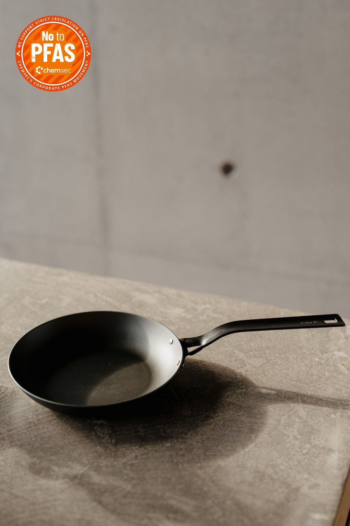 PAISTINPANNU 24 cm Blacksteel Pro 24cm. Carbon steel frying pan made for high-heat frying and searing. No seasoning required.