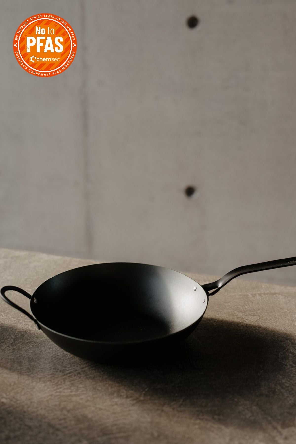 WOKKIPANNU 33 cm Blacksteel Pro. Carbon steel wok pan made for high-heat frying and searing. No seasoning required.