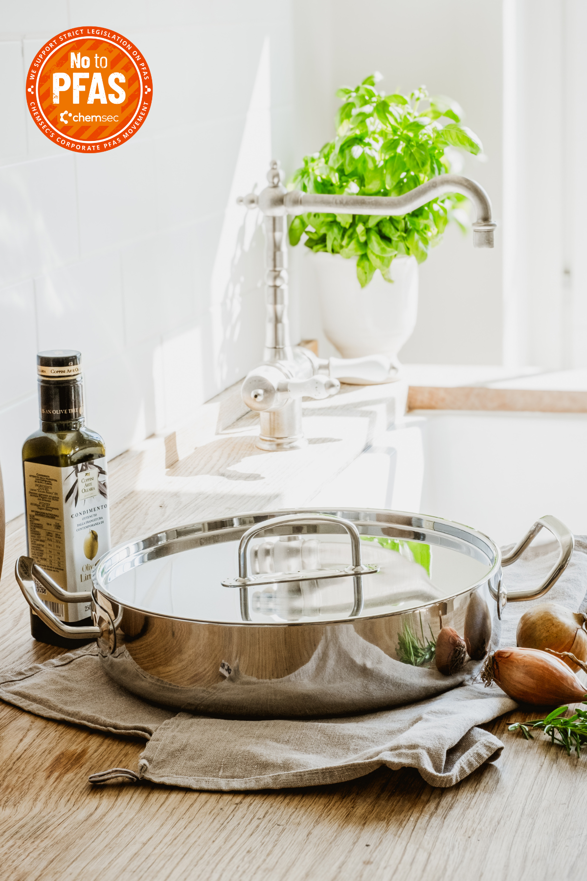 PAISTOKASARI 28 cm 4 L Cerasafe® Triply. 100% PFAS-free casserole pan with lid. 3-ply steel structure for easy and quick frying.